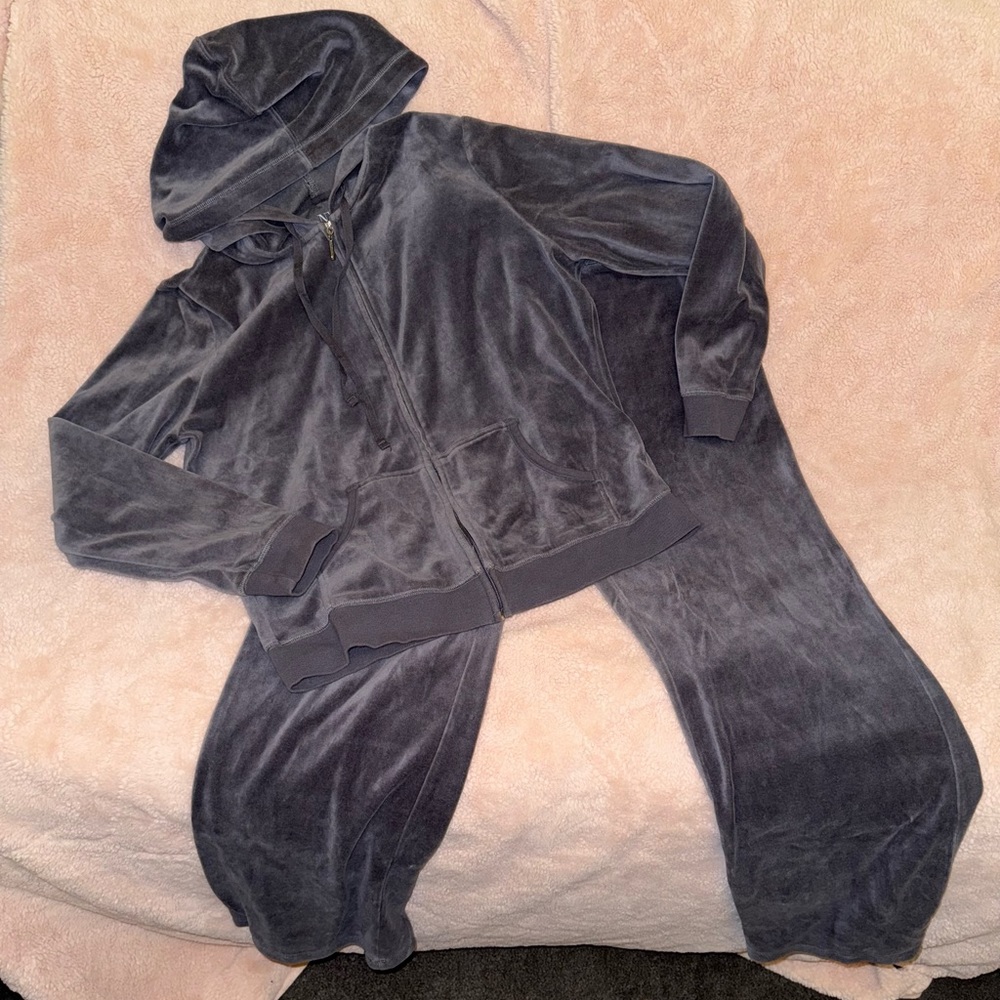 NY&C New York & Company Velour sweatsuit, women’s size Large, color gray